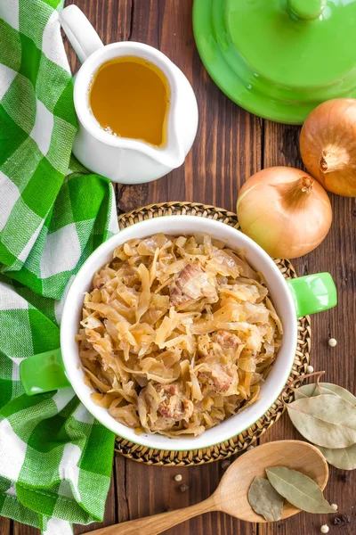 Repolho refogado com carne — Fotografia de Stock