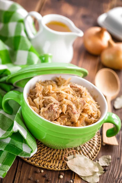 Schmorkohl mit Fleisch — Stockfoto