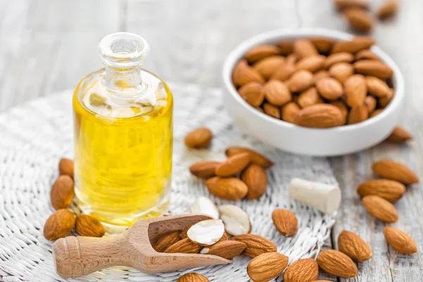 Almond oil — Stock Photo, Image