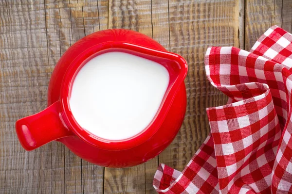 Melk in een kruik — Stockfoto