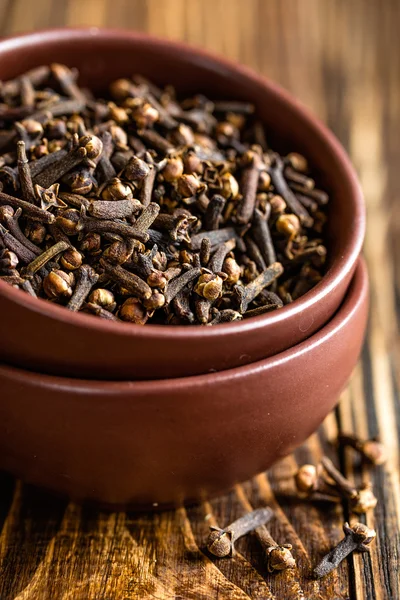 Cloves in a bowl — Stock Photo, Image