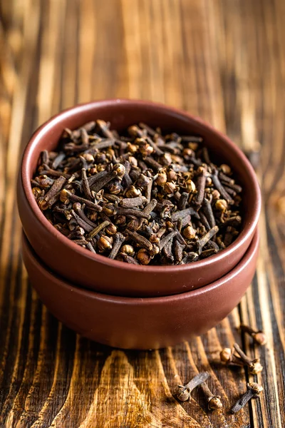 Cloves in a bowl — Stock Photo, Image