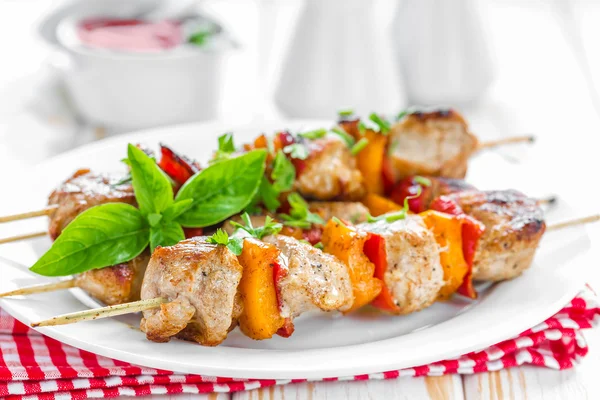 Kebab with vegetables — Stock Photo, Image