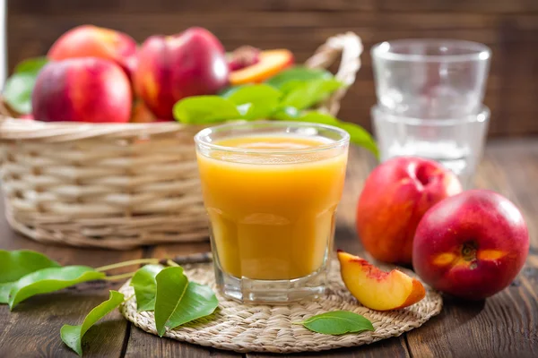 Peach juice — Stock Photo, Image