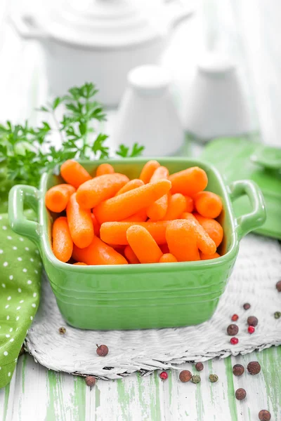Kleine baby wortelen — Stockfoto