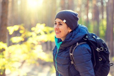 Yürüyüş yapan kadın