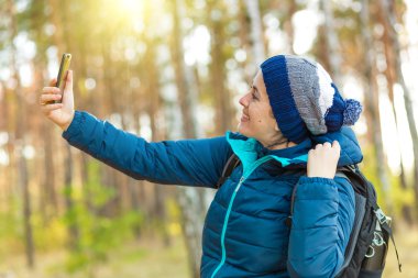 Yürüyüş yapan kadın