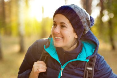 Yürüyüş yapan kadın