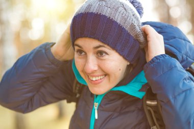 Yürüyüş yapan kadın