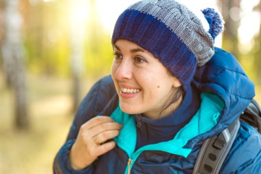 Yürüyüş yapan kadın