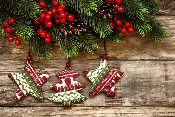 Рождественские украшения с безделушками — стоковое фото