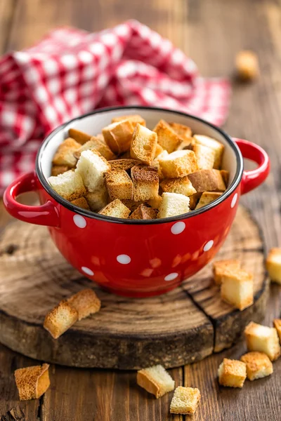 Croutons em uma tigela — Fotografia de Stock