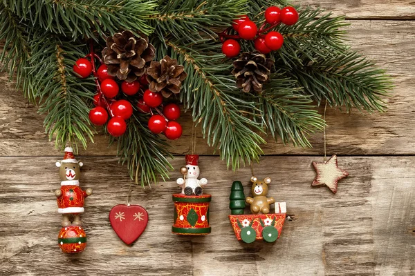 Weihnachtsschmuck mit Baum und Kugeln — Stockfoto