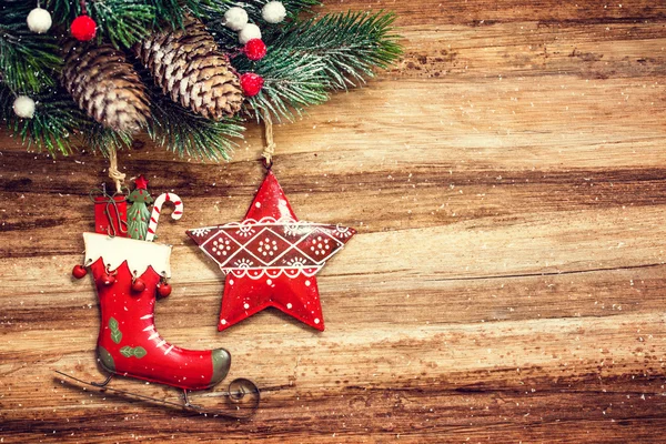 Decorações de Natal em backgrou de madeira vintage — Fotografia de Stock
