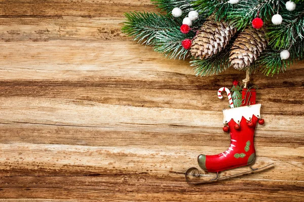 Різдвяні прикраси на старовинному дерев'яному фоні — стокове фото
