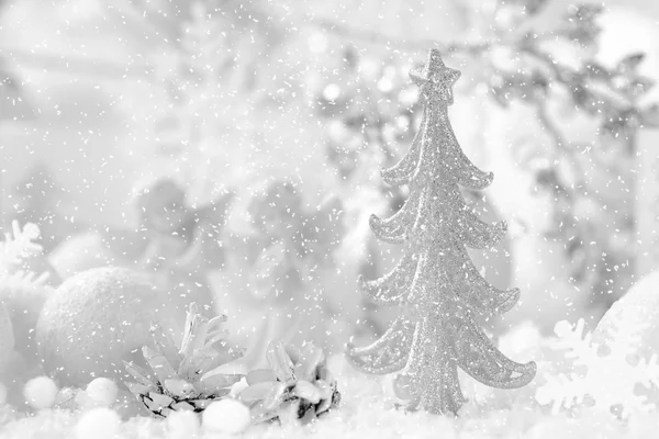 Kerstmis achtergrond met boom en decoratie — Stockfoto