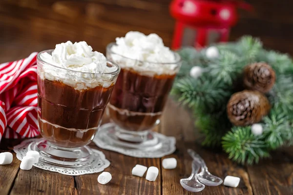 Cioccolata calda con panna montata — Foto Stock