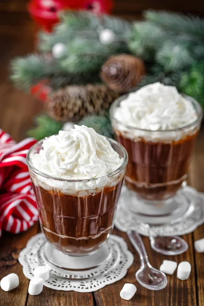 Chocolate quente com chantilly — Fotografia de Stock