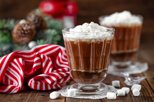 Cioccolata calda con panna montata — Foto Stock