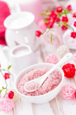 spa pembe deniz tuzu ile ayarla
