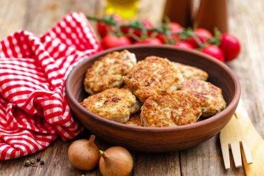 Bir tabakta et pirzola