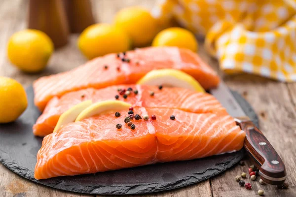 Raw sliced salmon — Stock Photo, Image