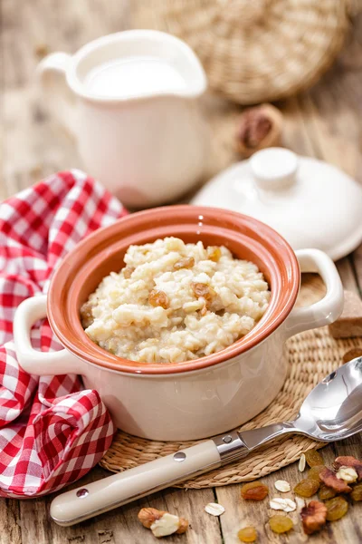 Oatmeal porridge in a bowl — Stock Photo, Image