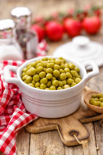 Green canned peas — Stock Photo, Image