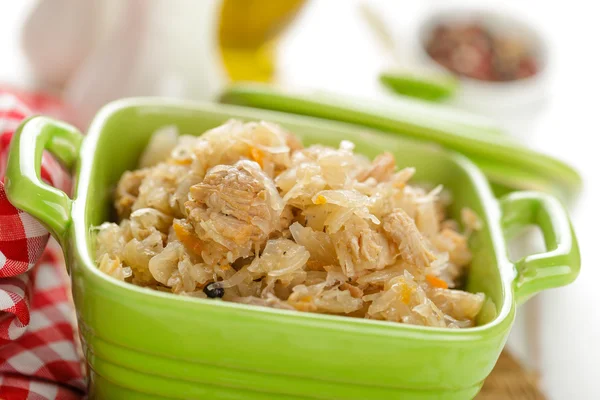 Bigos med syrlig vitkål och kött — Stockfoto