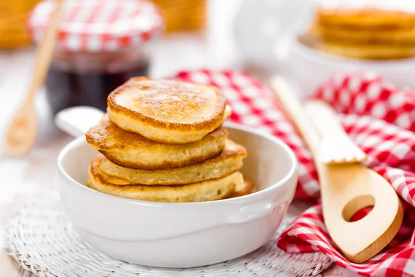 Pfannkuchen mit Kirsche — Stockfoto