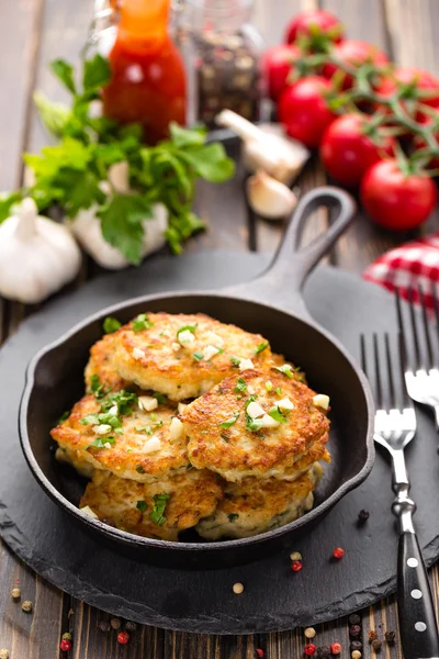 Meat cutlets with garlic — Stock Photo, Image