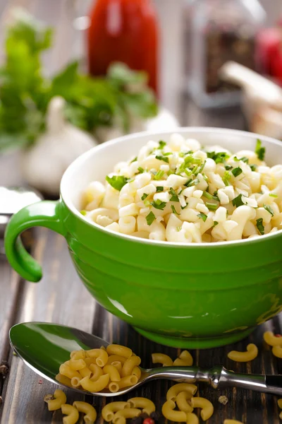 Pasta hervida con ajo y verduras — Foto de Stock