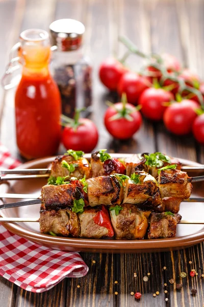 Shish kebab op spiesen — Stockfoto