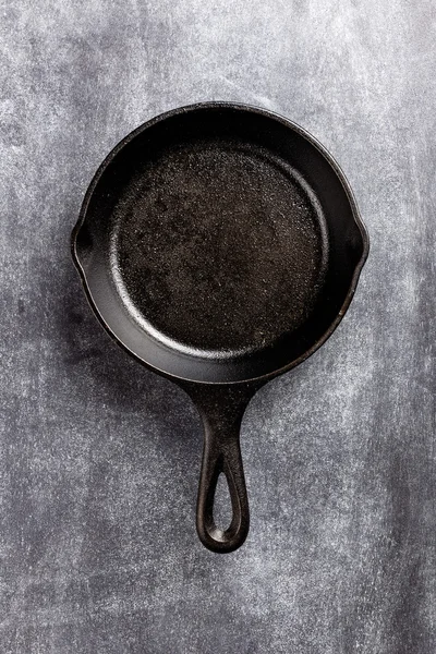 鉄鍋をキャスト — ストック写真