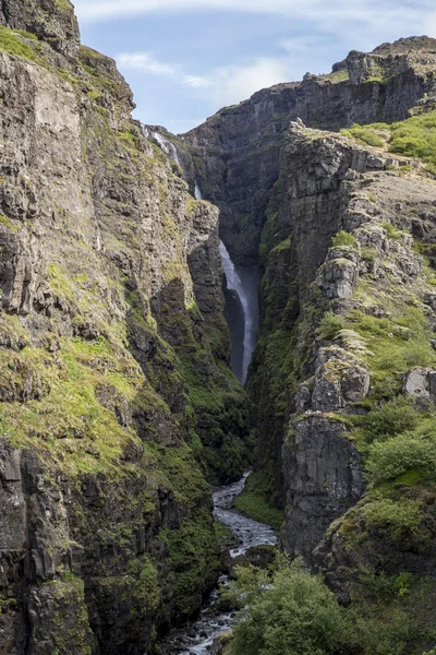 Водоспад в Ісландії — стокове фото