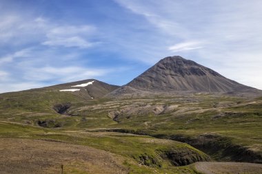 Engebeli dağ manzarası