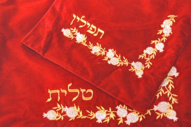 Yahudi.