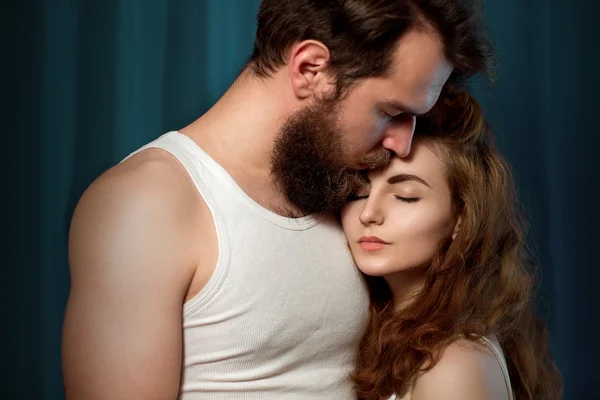 Portrait of a bearded, brutal guy and beautiful girl — Stock Photo, Image