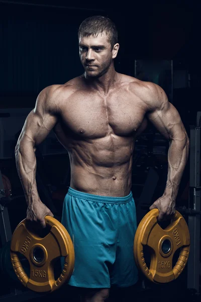 Bodybuilder maschile, modello fitness — Foto Stock