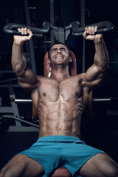 Bodybuilder maschile, modello fitness — Foto Stock