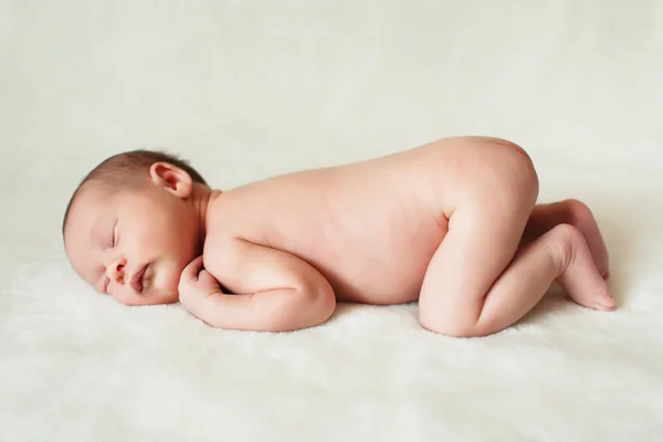 Un hermoso bebé recién nacido dulce —  Fotos de Stock