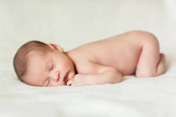 Ein schönes, süßes Neugeborenes — Stockfoto