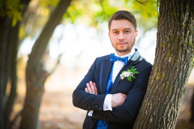 güzel bir damat portresi