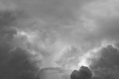 Göksel gri bulutlar