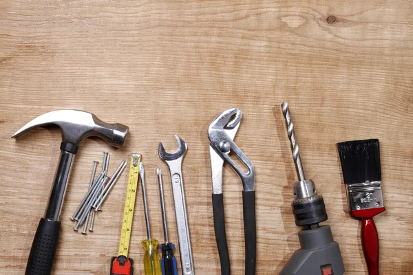 Werkzeuge auf Holz — Stockfoto