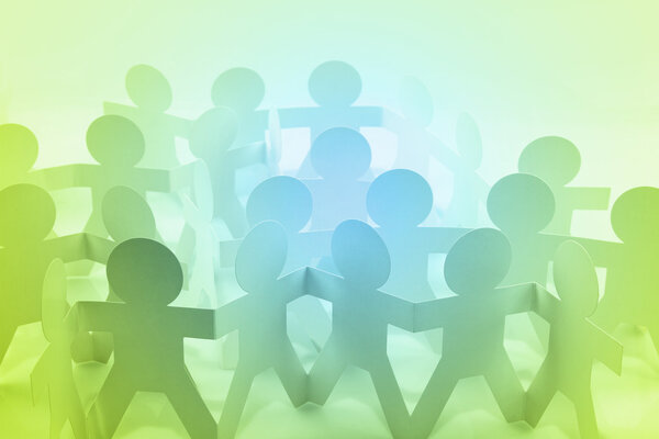 работа в команде бумажных кукол
