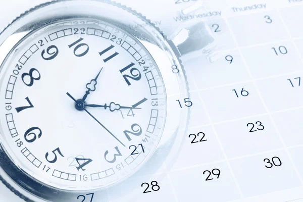 Reloj en calendario —  Fotos de Stock