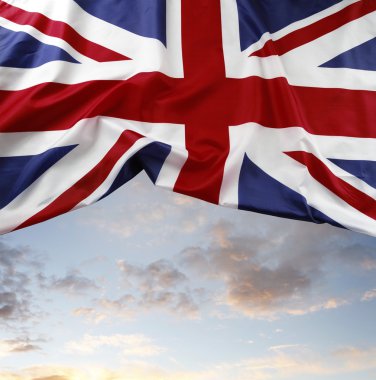 bayrak ve gökyüzü