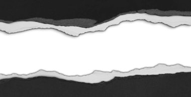 Düz arkaplanda yırtılmış siyah kağıt, kopyalamak için boşluk