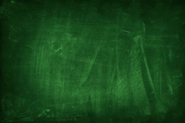Yeşil karatahta arkaplanındaki tebeşir temizlendi